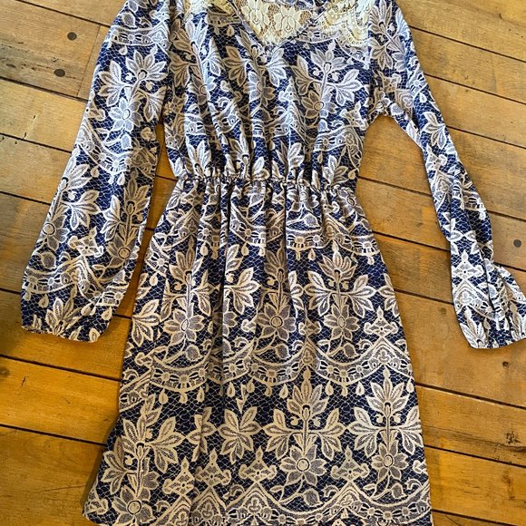 Dress - Picture 1 of 3